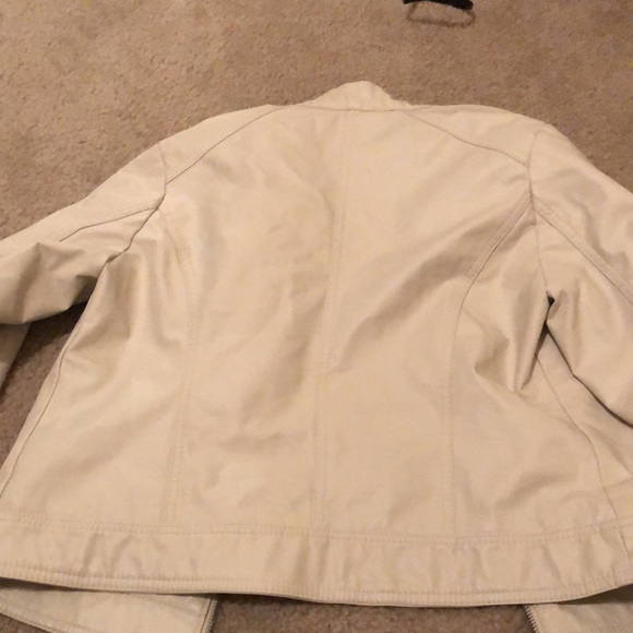 Selling White leather jacket for $20.00 - Picture 7 of 7